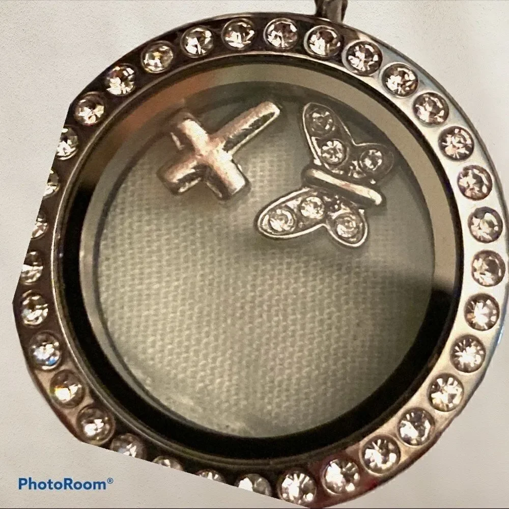 Origami owl necklace